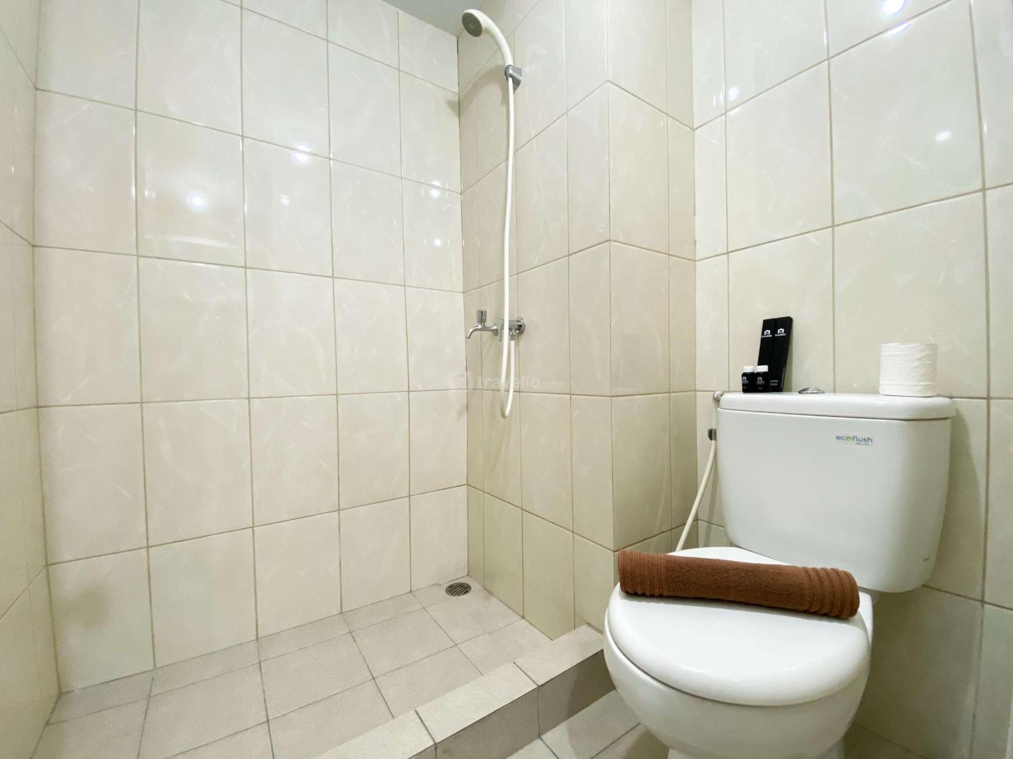 Apartemen Cozy At Springlake Summarecon By Travelio *