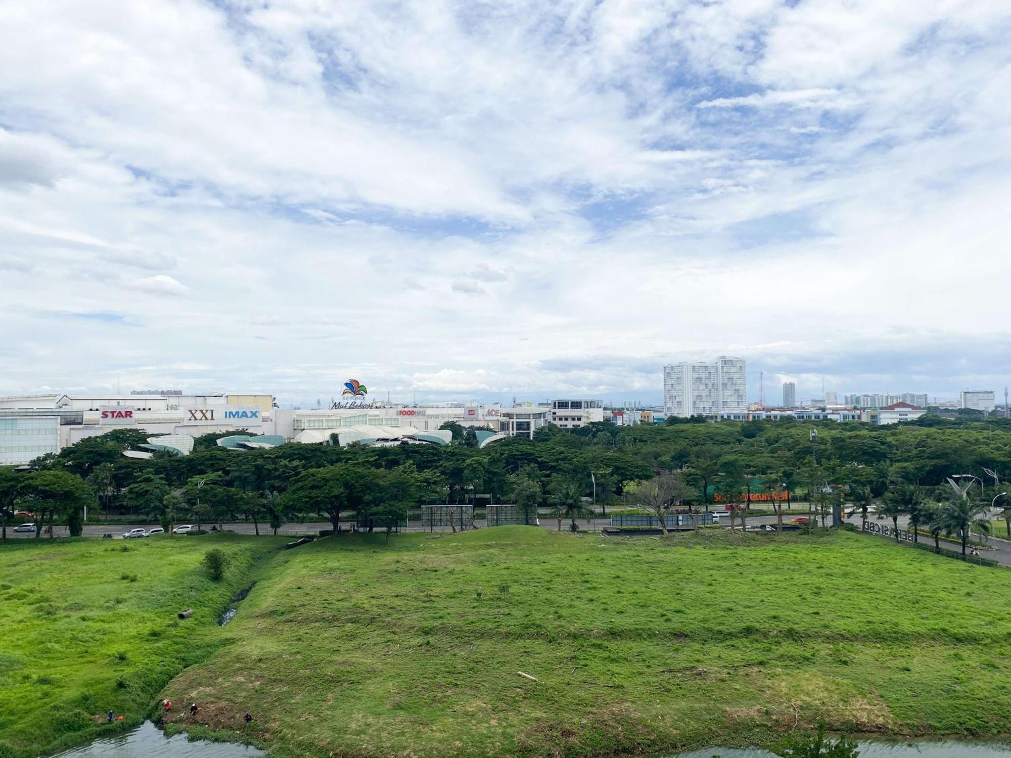 Cozy At Springlake Summarecon By Travelio Apartemen Bekasi